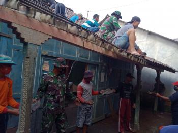 Rehap Rumah Tak Layak, Rumah Siswanto Dirobohkan Prajurit 